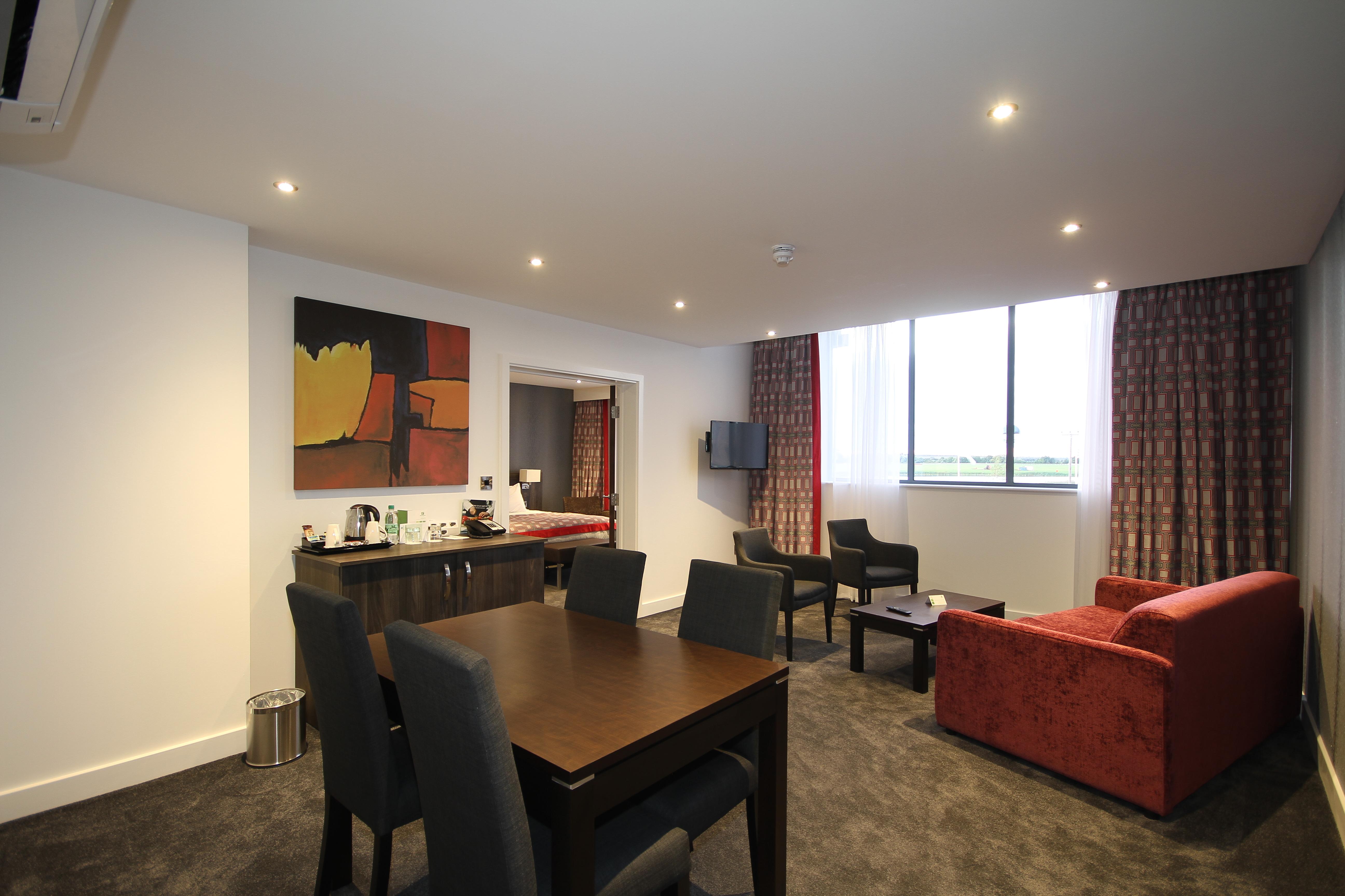 Holiday Inn Huntingdon Racecourse By Ihg Exterior foto