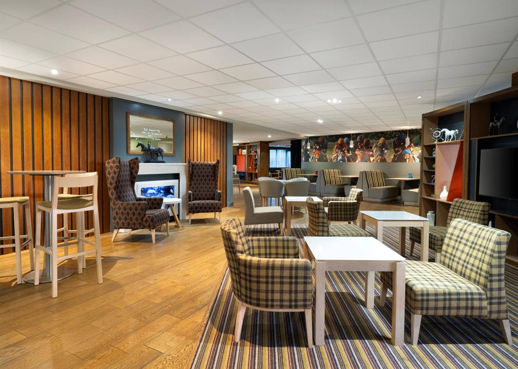 Holiday Inn Huntingdon Racecourse By Ihg Exterior foto