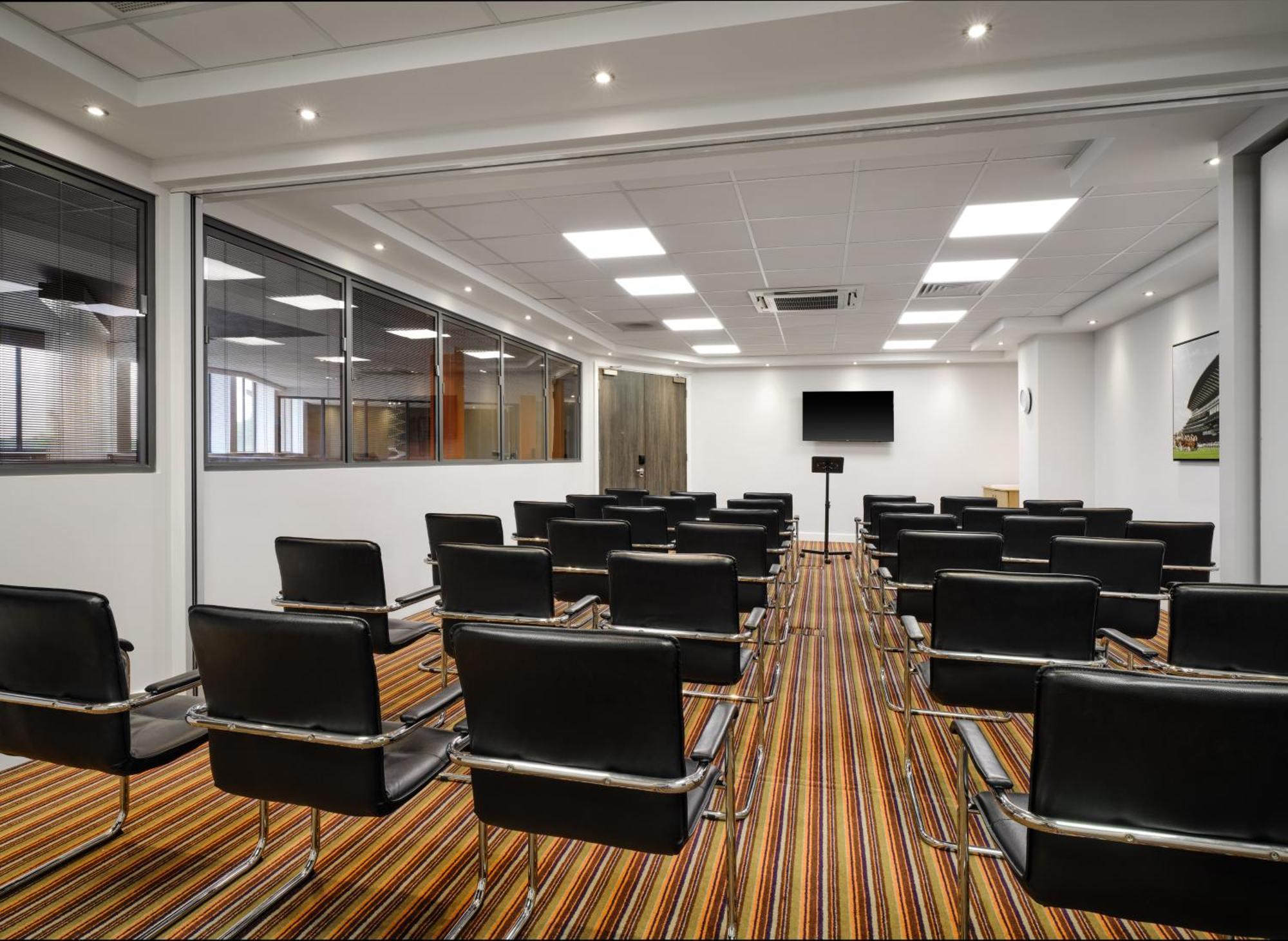 Holiday Inn Huntingdon Racecourse By Ihg Exterior foto